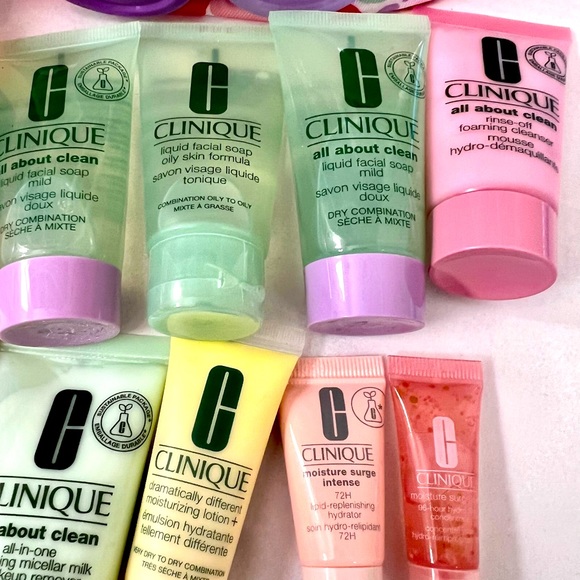 CLINIQUE 12 travel sized minis new and unopened with gift bag - Picture 3 of 3
